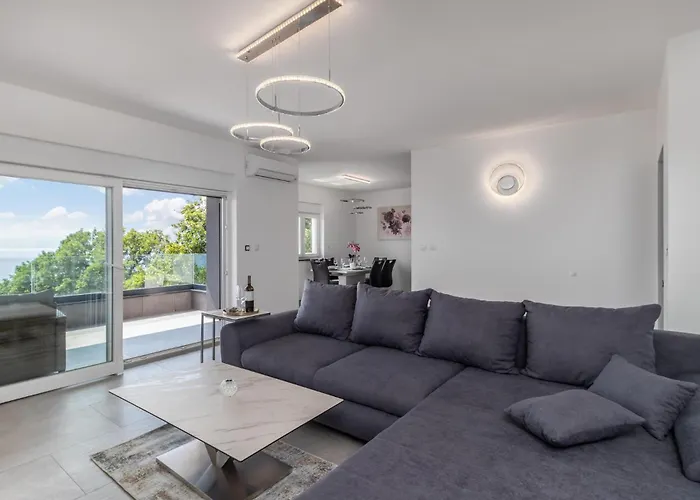 3 Bedroom Awesome In Apartamento *