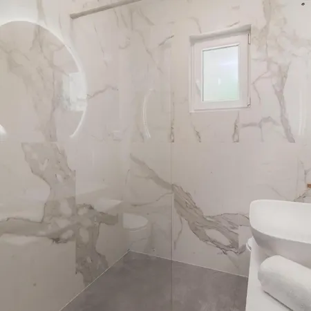 3 Bedroom Awesome In