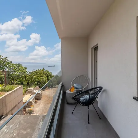 Lovely In With Swimming Pool Apartmán *