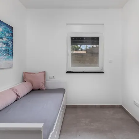 Apartment 3 Bedroom Awesome In *