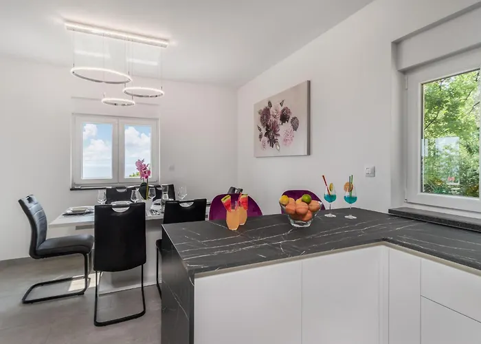 3 Bedroom Awesome In *
