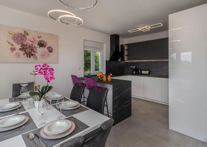 Lägenhet 3 Bedroom Awesome In