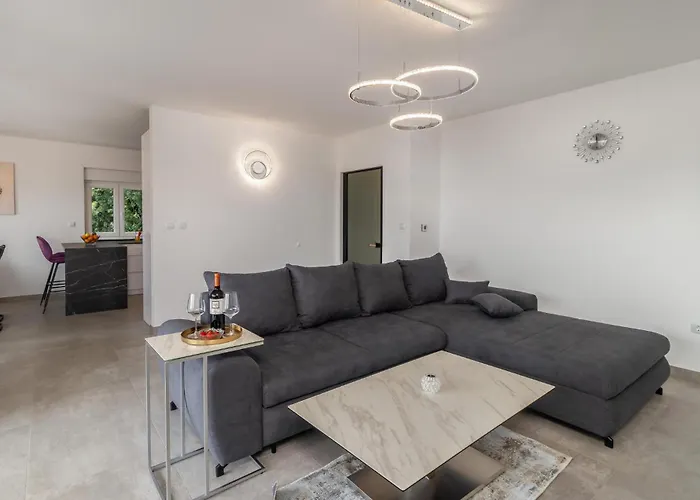 Lägenhet 3 Bedroom Awesome In