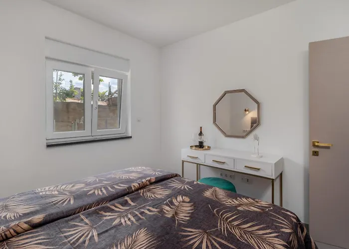 3 Bedroom Awesome In *