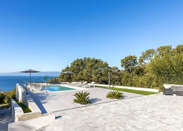 3 Bedroom Awesome In * Kostrena